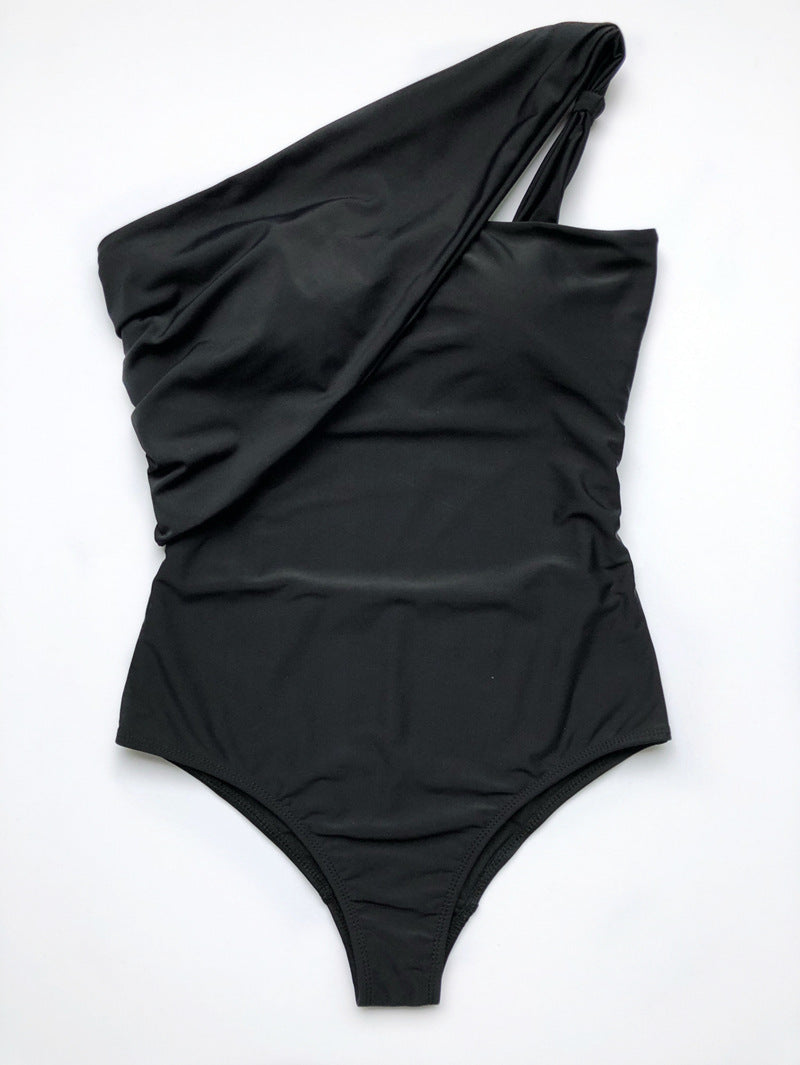 One-shoulder one-piece swimsuit